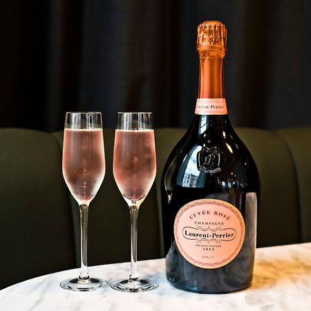 Kimpton Blythswood Square Hotel & Spa By Ihg Glasgow Bagian luar foto Champagne Perrier-Jouët Rosé Belle Epoque