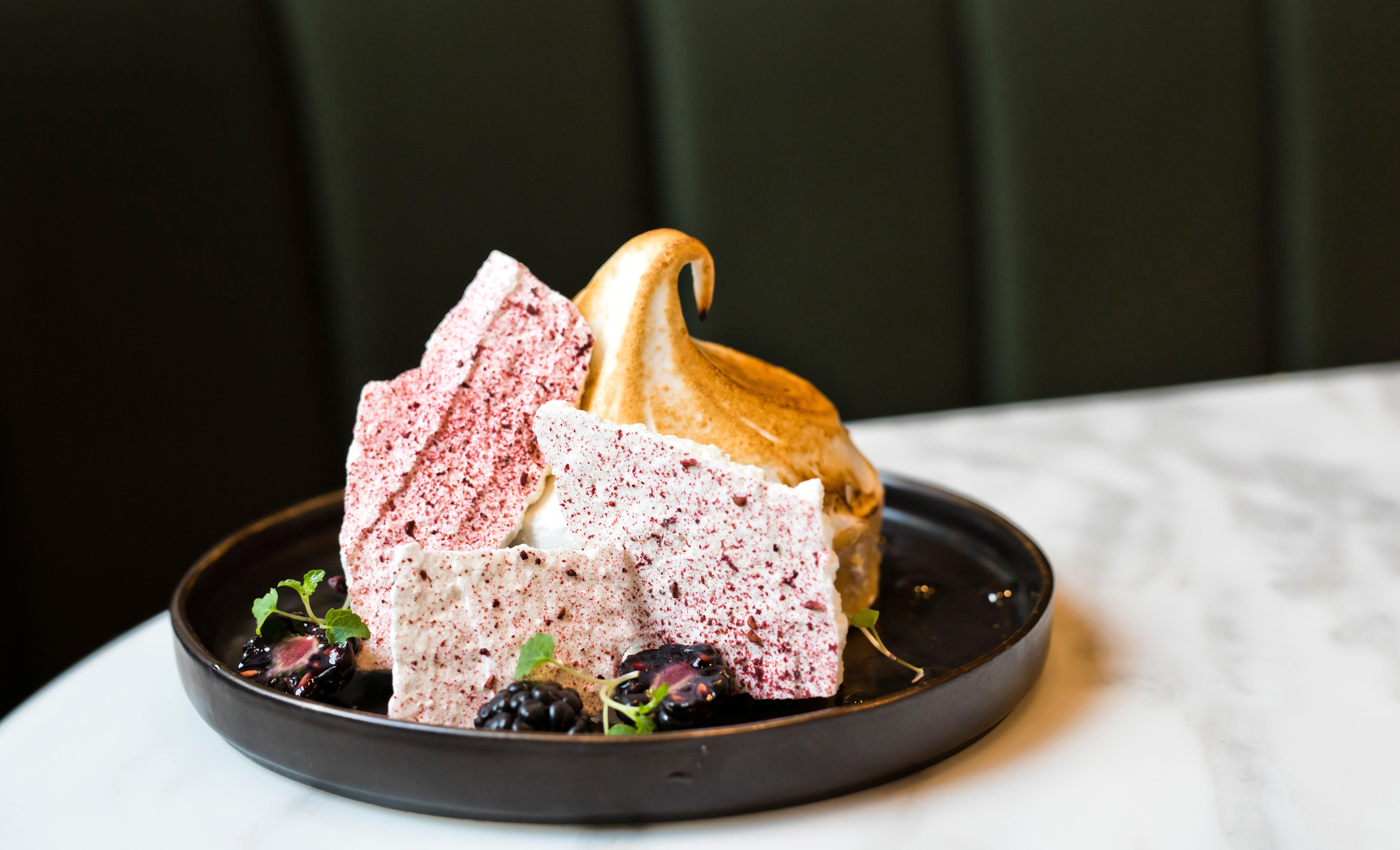 Kimpton Blythswood Square Hotel & Spa By Ihg Glasgow Bagian luar foto A slice of blueberry meringue cake