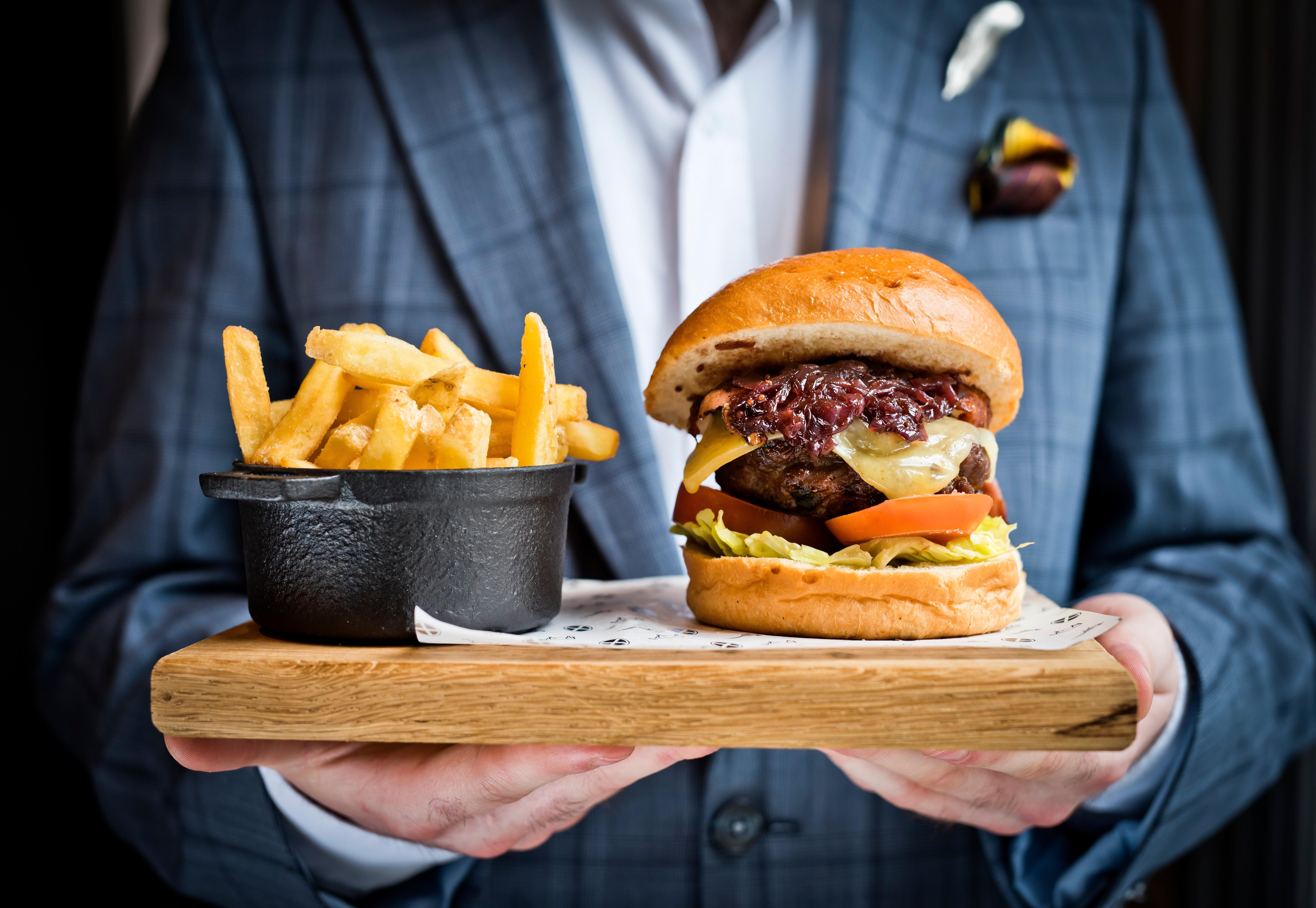 Kimpton Blythswood Square Hotel & Spa By Ihg Glasgow Bagian luar foto A burger and chips