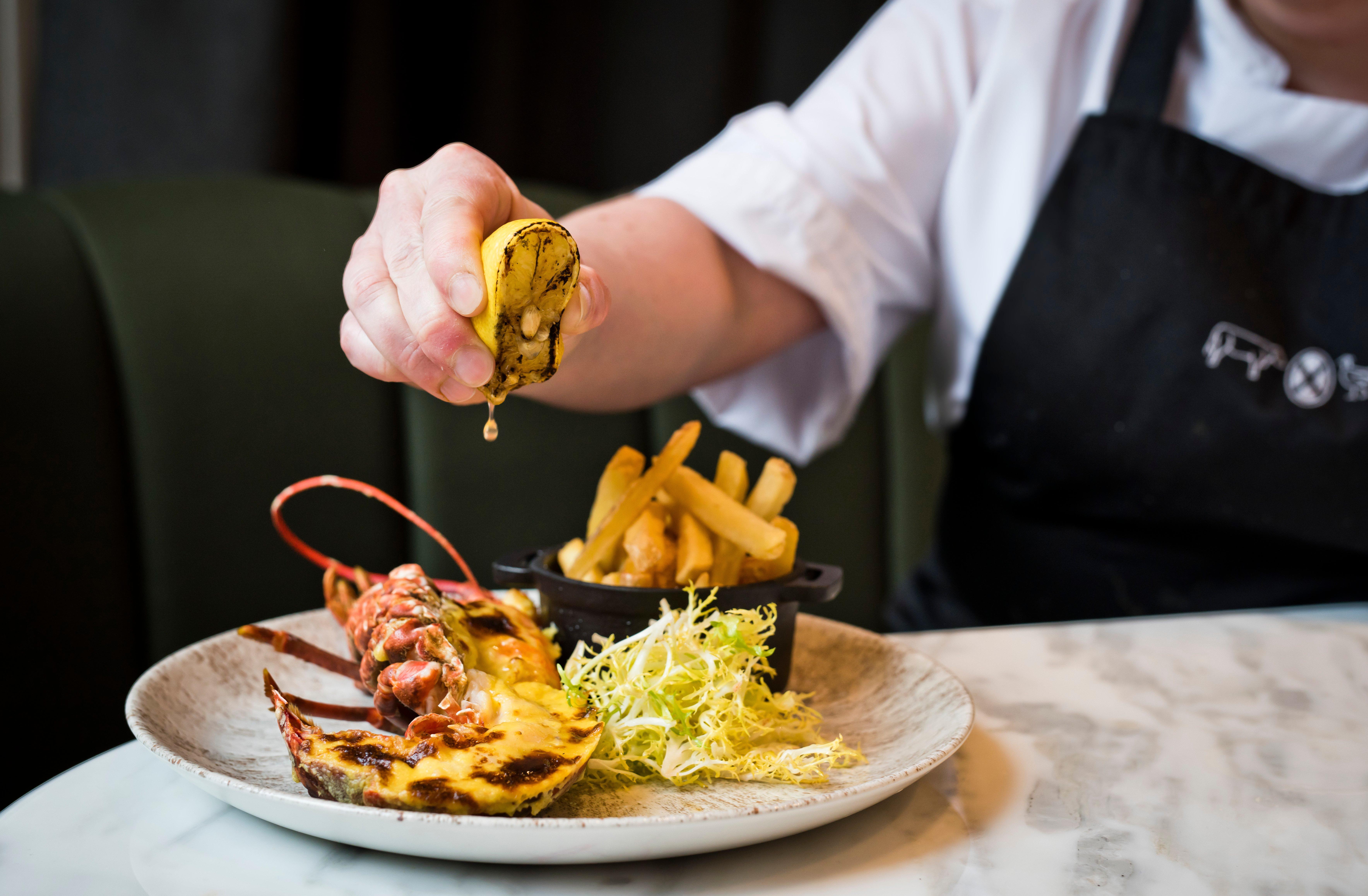 Kimpton Blythswood Square Hotel & Spa By Ihg Glasgow Bagian luar foto A chef finishing a dish