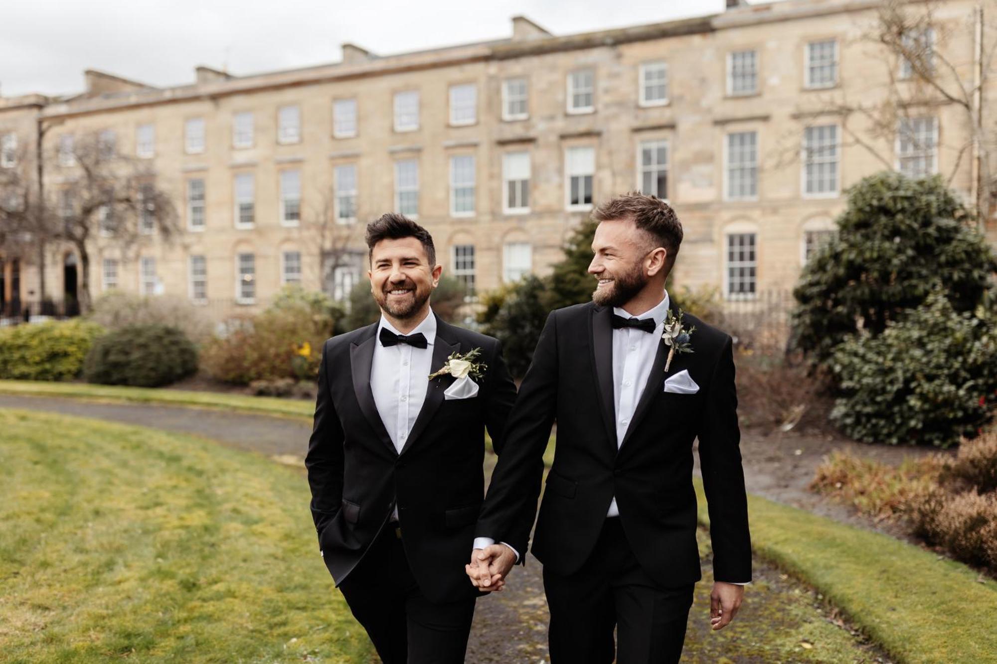 Kimpton Blythswood Square Hotel & Spa By Ihg Glasgow Bagian luar foto Same-sex couple in Bath, England, 2019