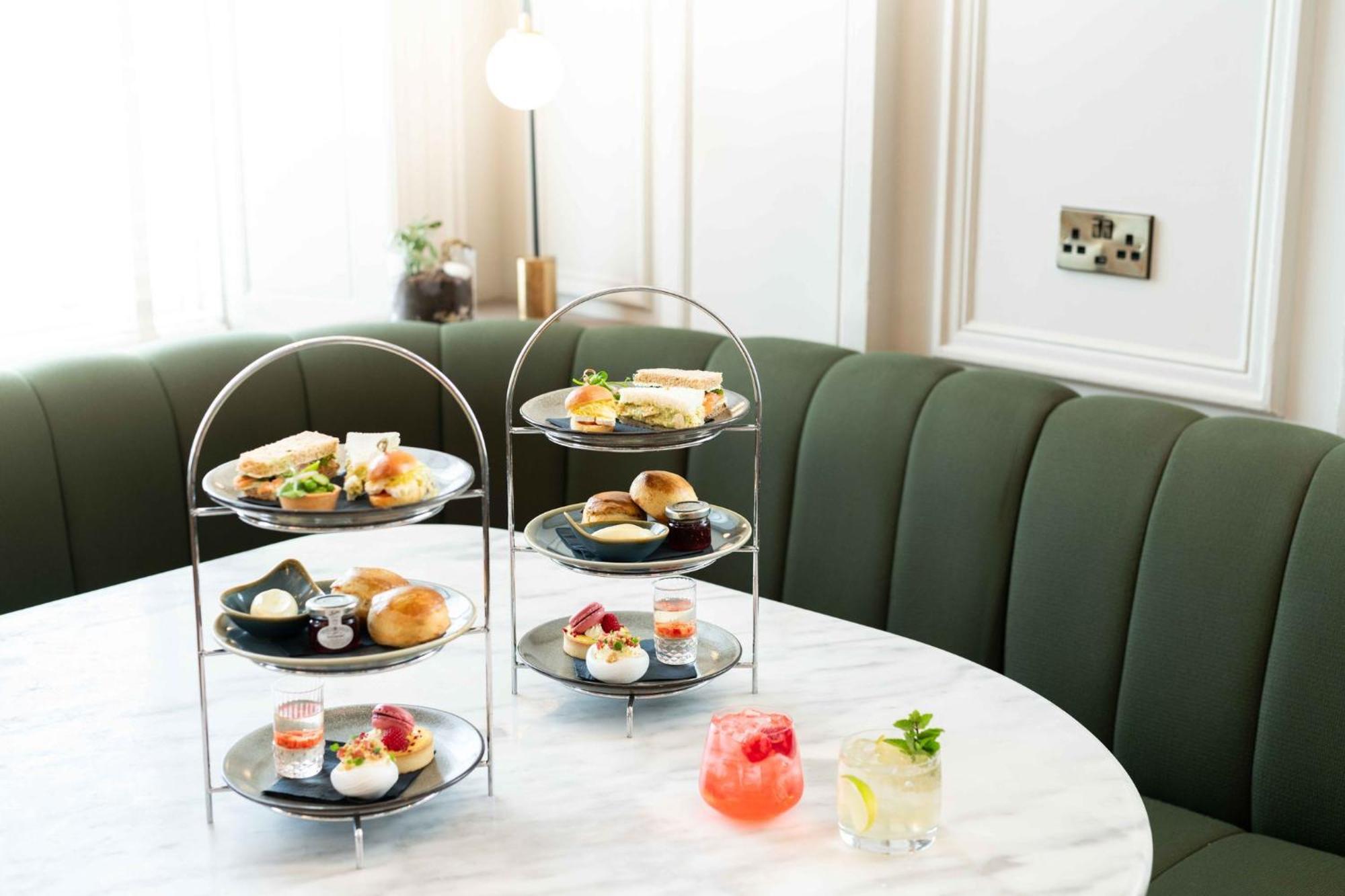 Kimpton Blythswood Square Hotel & Spa By Ihg Glasgow Bagian luar foto Afternoon tea at the St Pancras Renaissance Hotel, London